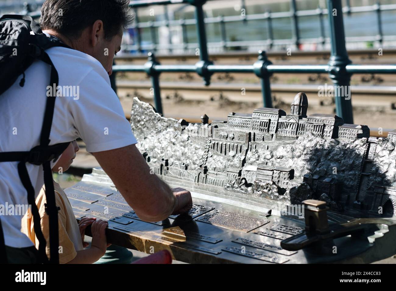 (240502) -- BUDAPEST, May 2, 2024 (Xinhua) -- A father views the city model with his child in Budapest, Hungary, April 13, 2024. (Xinhua/Zheng Kaijun) Stock Photo