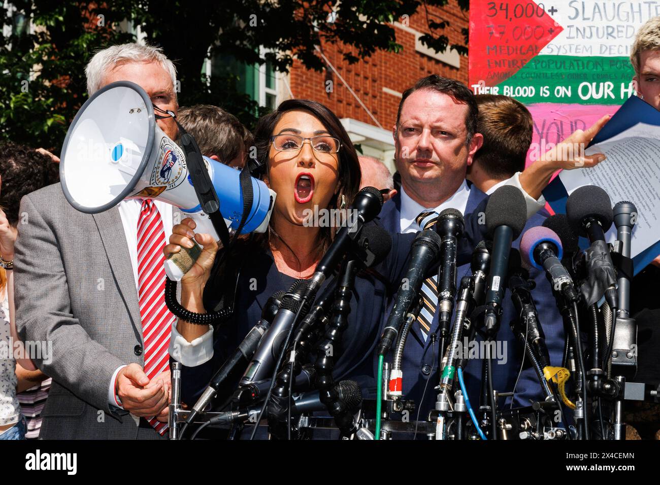 Representative Image For Outside In United States Representative Lauren Boebert (Republican of Colorado ...