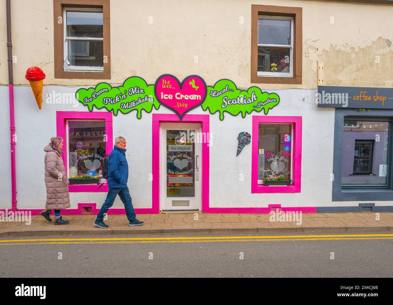 英国 スコットランド ヴィンテージ ペーパーウェイト SELKIRK Wee scotland shop hi-res stock photography and images - Alamy
