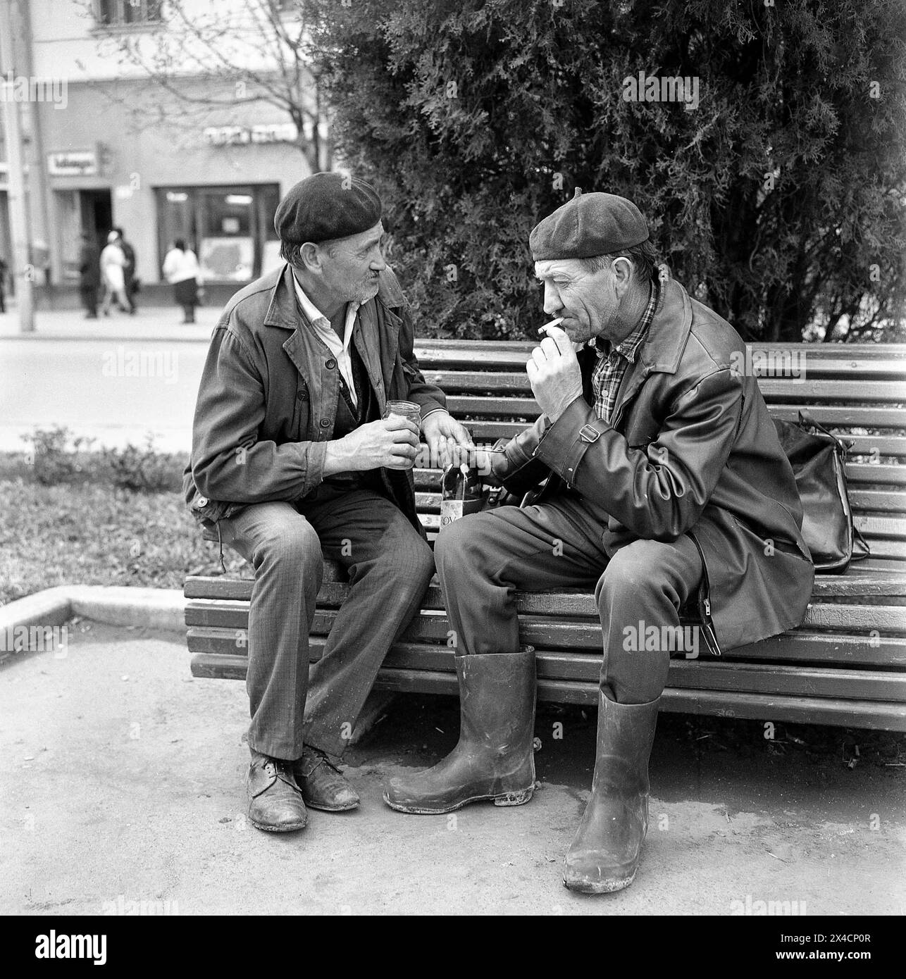Tobacco Consuming Black And White Stock Photos Images Alamy tobacco-consuming-black-and-white-stock-photos-images-alamy