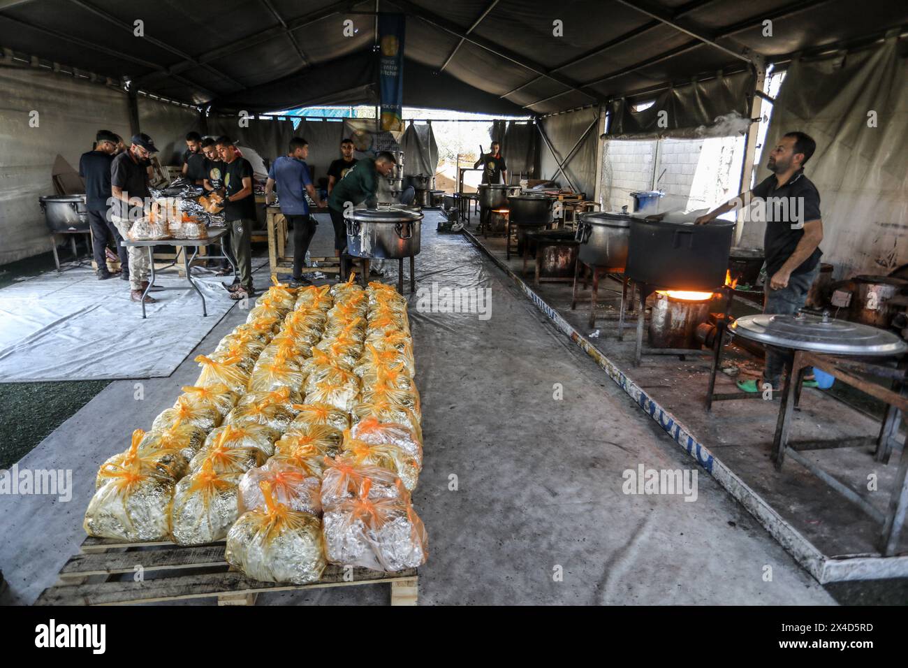 World central kitchen gaza hi-res stock photography and images - Alamy