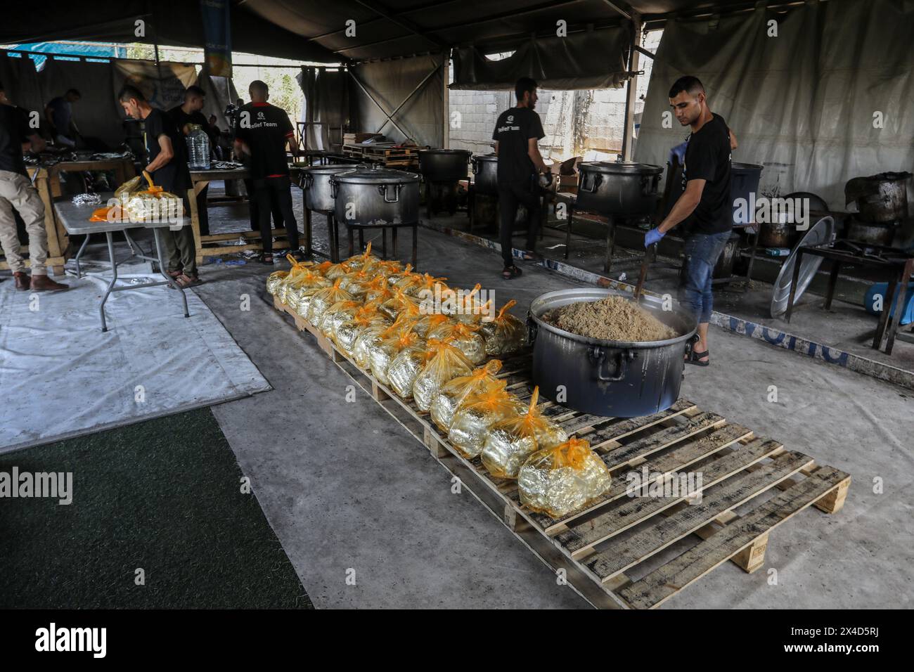 Gaza world central kitchen hi-res stock photography and images - Alamy