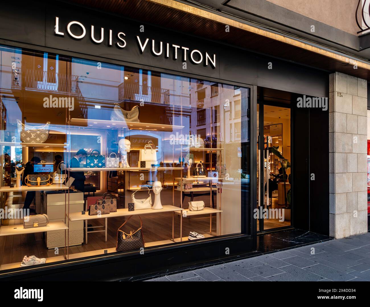 High end storefront hi-res stock photography and images - Alamy