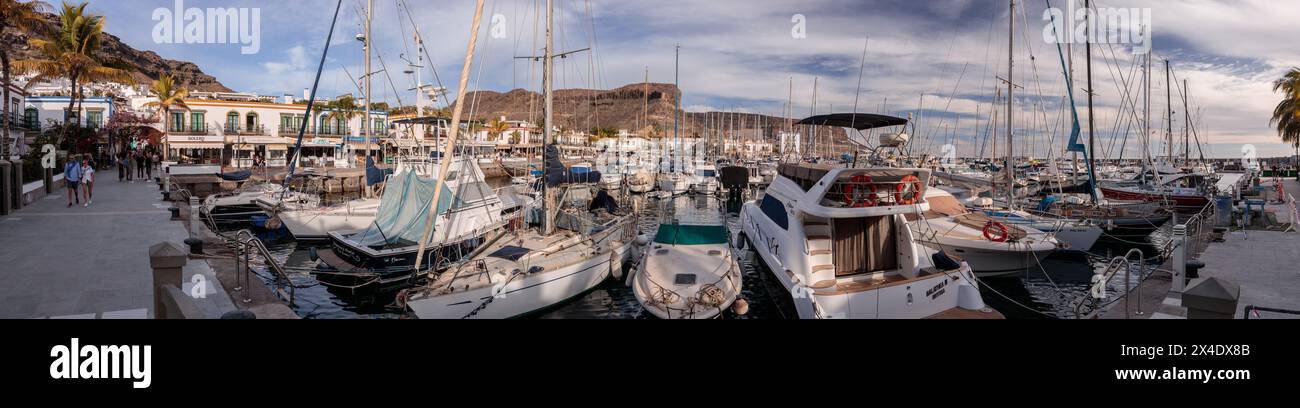 Puerto mogan marina boats hi-res stock photography and images - Alamy