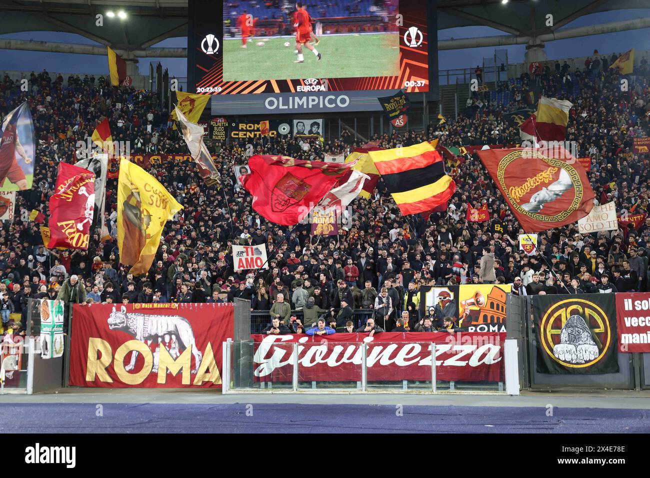 Roma, Lazio, ITALIA. 2nd May, 2024. 02/05/2024 Rome, Olympic Stadium, football match valid for the semi-final of the Europa League 2023/24 between AS Roma vs Bayer Leverkusen.In the picture: supporters Roma (Credit Image: © Fabio Sasso/ZUMA Press Wire) EDITORIAL USAGE ONLY! Not for Commercial USAGE! Stock Photo