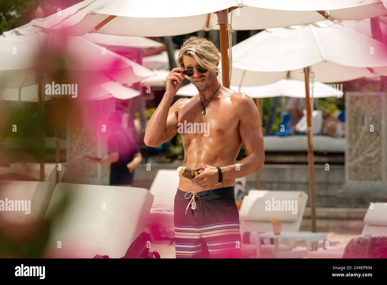 MOTHER OF THE BRIDE, Chad Michael Murray, 2024. ph: Sasidis Sasisakulporn /  © Netflix / courtesy Everett Collection Stock Photo - Alamy, image size:1300x956