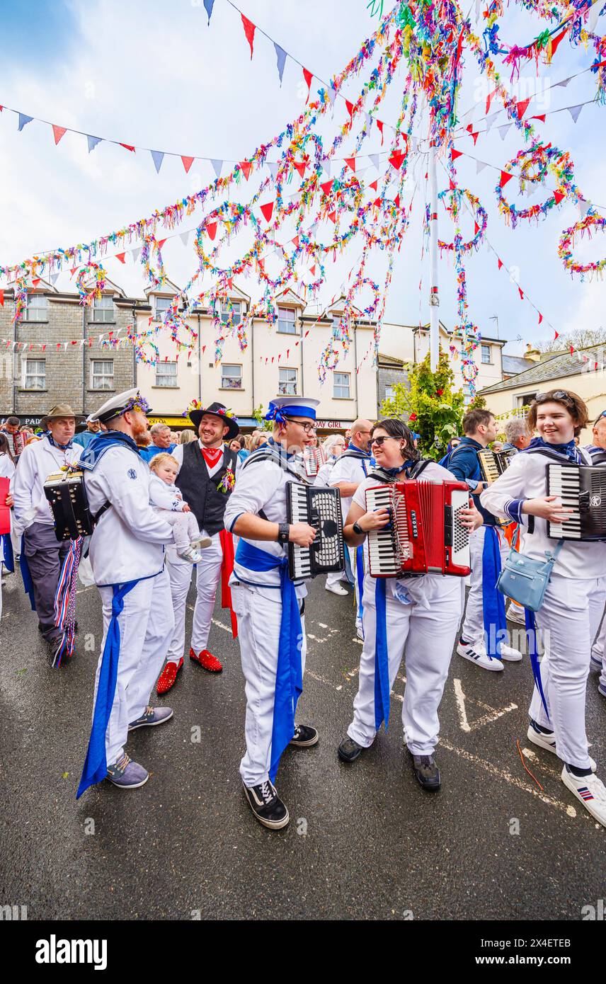 Blue Ribbon accordion players gather round the maypole for the 'Obby