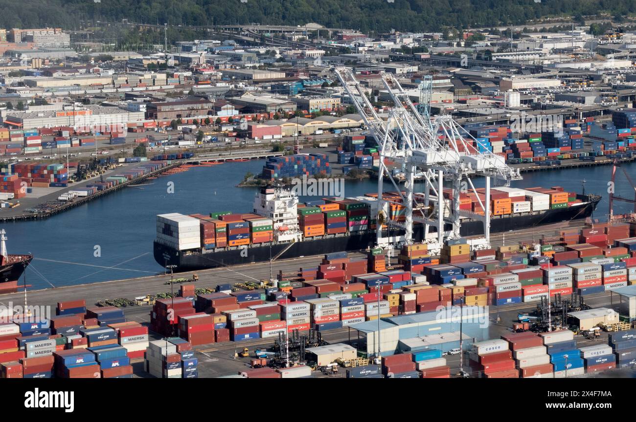 USA, Washington State, Seattle. Port of Seattle, Cargo Hauler and shipping containers. (Editorial Use Only) Stock Photo