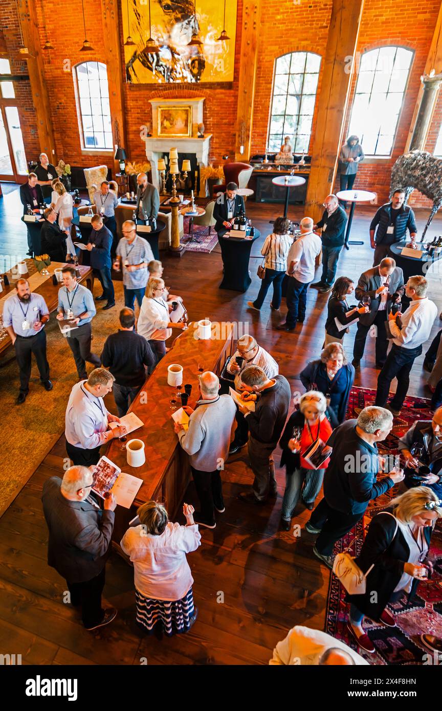 USA, Washington State, Walla Walla. Guests converge on wine tasting event in Walla Walla. (Editorial Use Only) Stock Photo