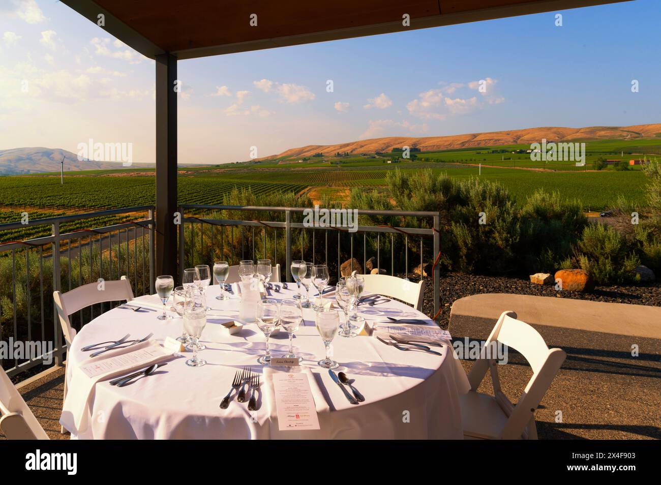 USA, Washington State, Red Mountain. Dusk on a Winemaker dinner at Kiona Winery and Vineyards on Red Mountain. (Editorial Use Only) Stock Photo