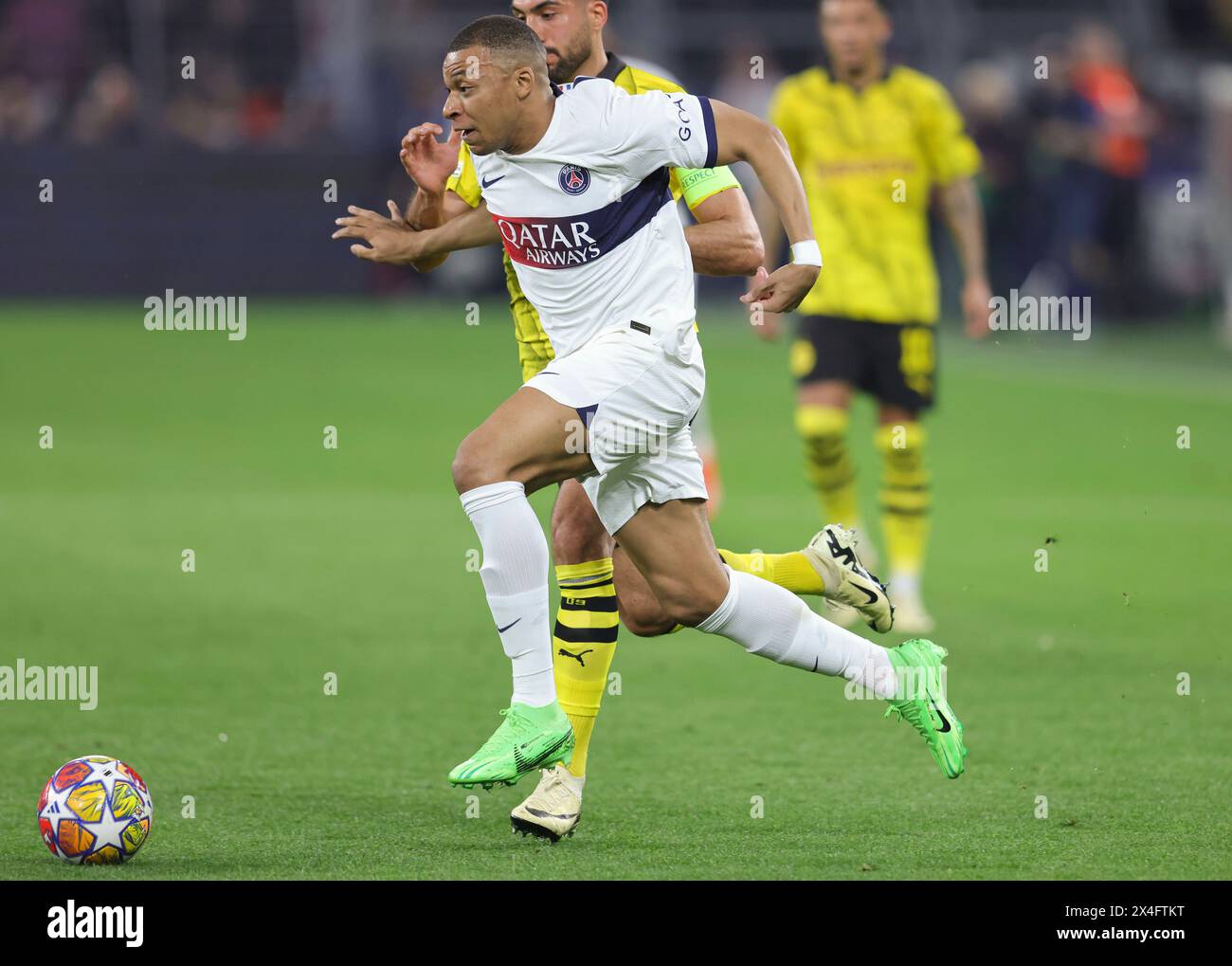 Dortmund, Deutschland. 01st May, 2024. firo : 01.05.2024, football, football, UEFA CHAMPIONS LEAGUE, season 2023/2024, UCL, CL, semi-final, first leg, BVB, Borussia Dortmund - PSG, Paris Saint Germain 1:0 Kylian Mbappe of Paris St.Germain plays the ball Individual action Credit: dpa/Alamy Live News Stock Photo