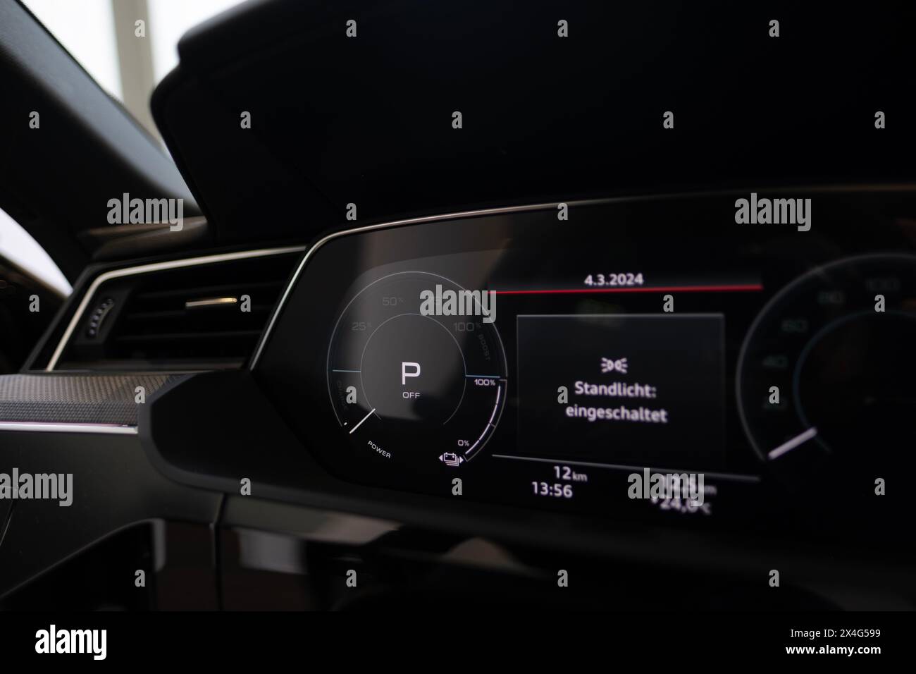 instrument panel, dashboard, digital gauge cluster Audi Q8 Sportback e ...