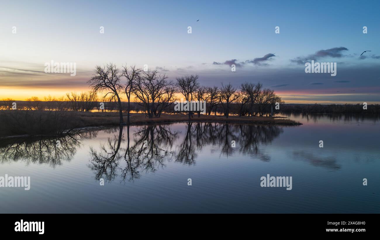 Tranquil water reflects hi-res stock photography and images - Alamy