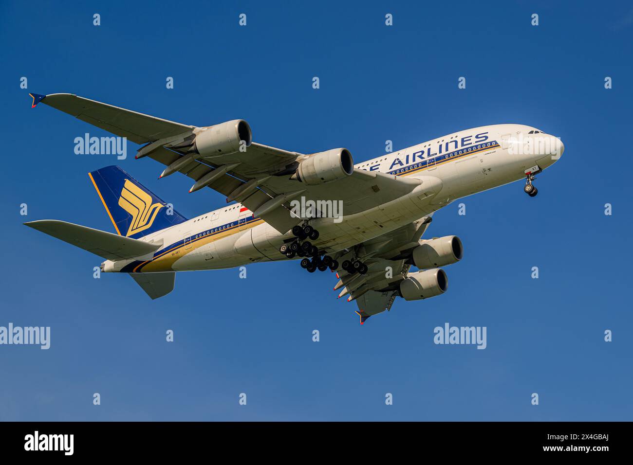 Singapore Airlines, Airbus A380-800, 9V-SKT, on final approach to Singapore Changi airport Stock Photo