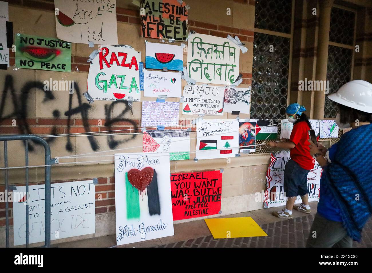 Los Angeles, California, U.S.A. 1st May, 2024. Protesters continue to ...