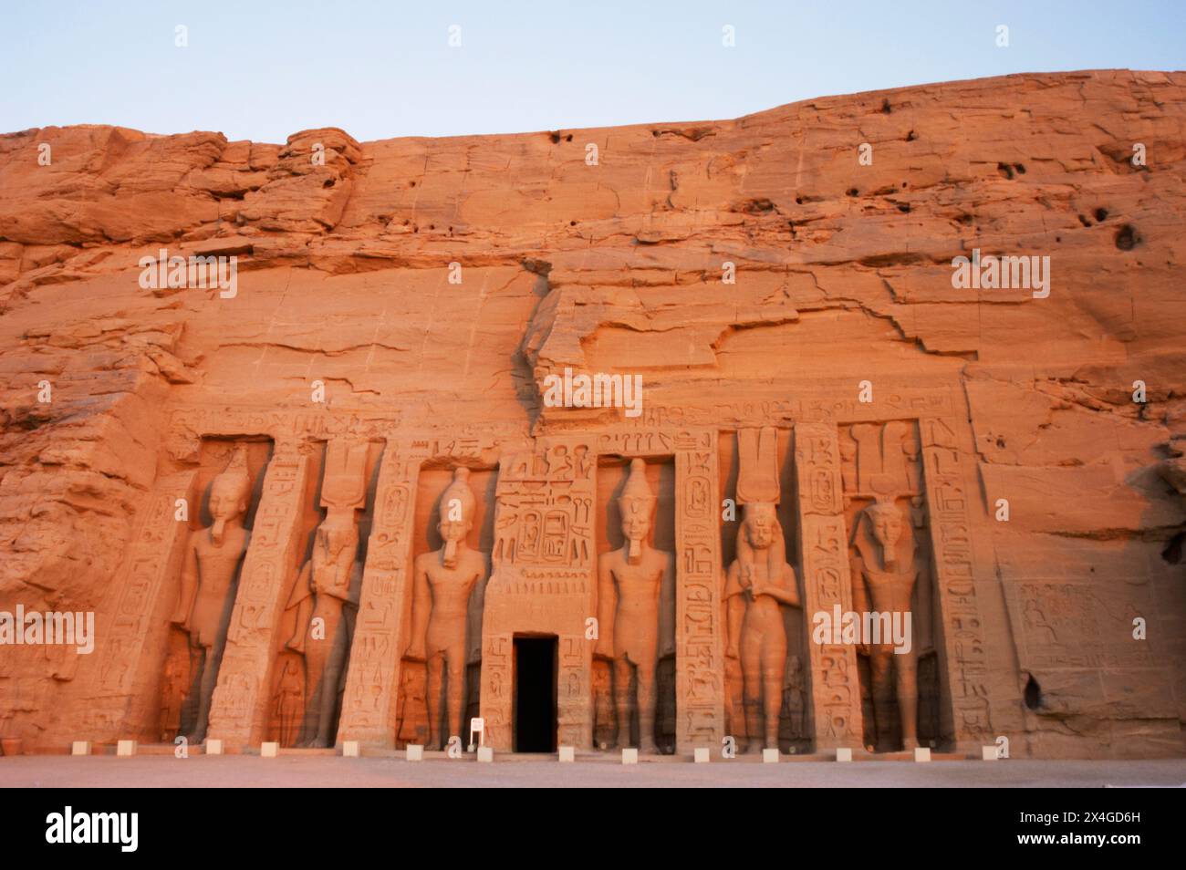 Abu Simbel, Egypt. Temple of Hathor or Temple of Nefertari, or also called Small Temple. It was built during the reign of Pharaoh Ramesses II (ca. 1279 BC-1213 BC) and dedicated to his wife, Queen Nefertari. View of the facade. Stock Photo