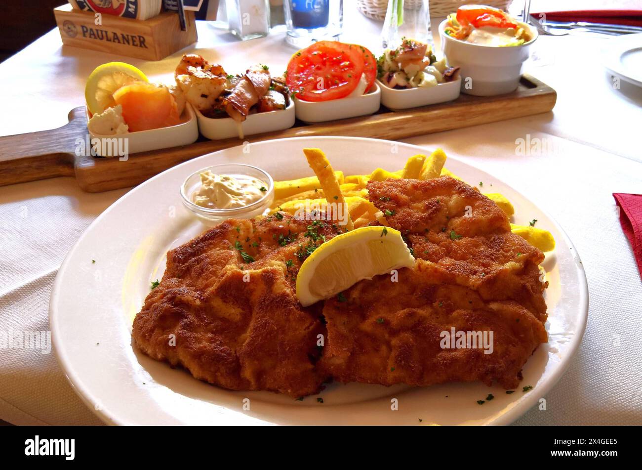 Wiener Schnitzel Vom Rind Mit Pommes Und Diversen Beilagen Beef wiener-schnitzel-vom-rind-mit-pommes-und-diversen-beilagen-beef