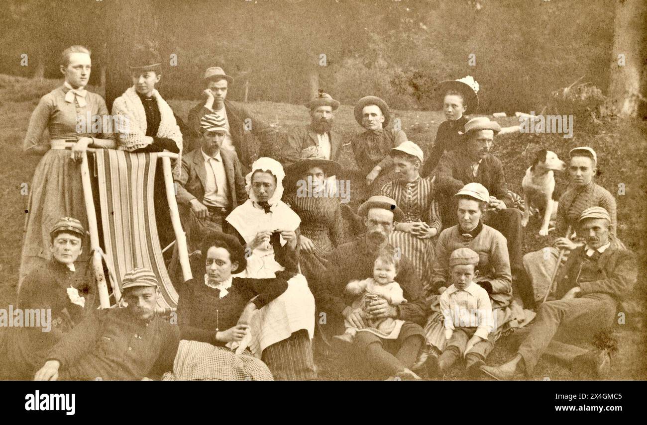 Victorian style dresses hi-res stock photography and images - Alamy