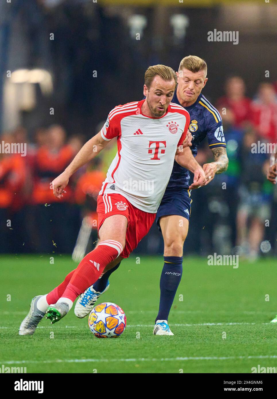 Harry Kane, FCB 9   compete for the ball, tackling, duel, header, zweikampf, action, fight against Toni KROOS, Real Madrid 8  in the semi final match   FC BAYERN MUENCHEN - REAL MADRID 2-2 of football UEFA Champions League in season 2023/2024 in Munich, Apr 30, 2024.  Halbfinale,, FCB, Muenchen Photographer: ddp images / star-images Stock Photo