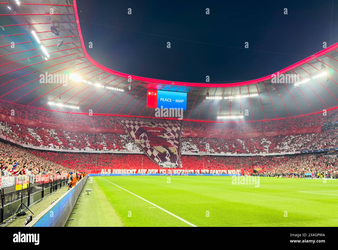  Foto zu Munich, Germany. 30th Apr, 2024. Allianz Arena fans choreo for Franz 