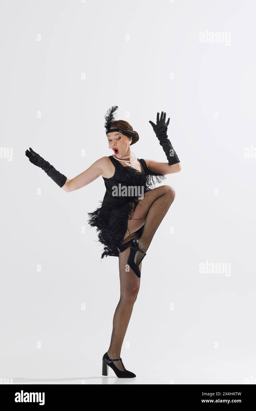 Flapper girl 1920s dancing hi-res stock photography and images - Alamy