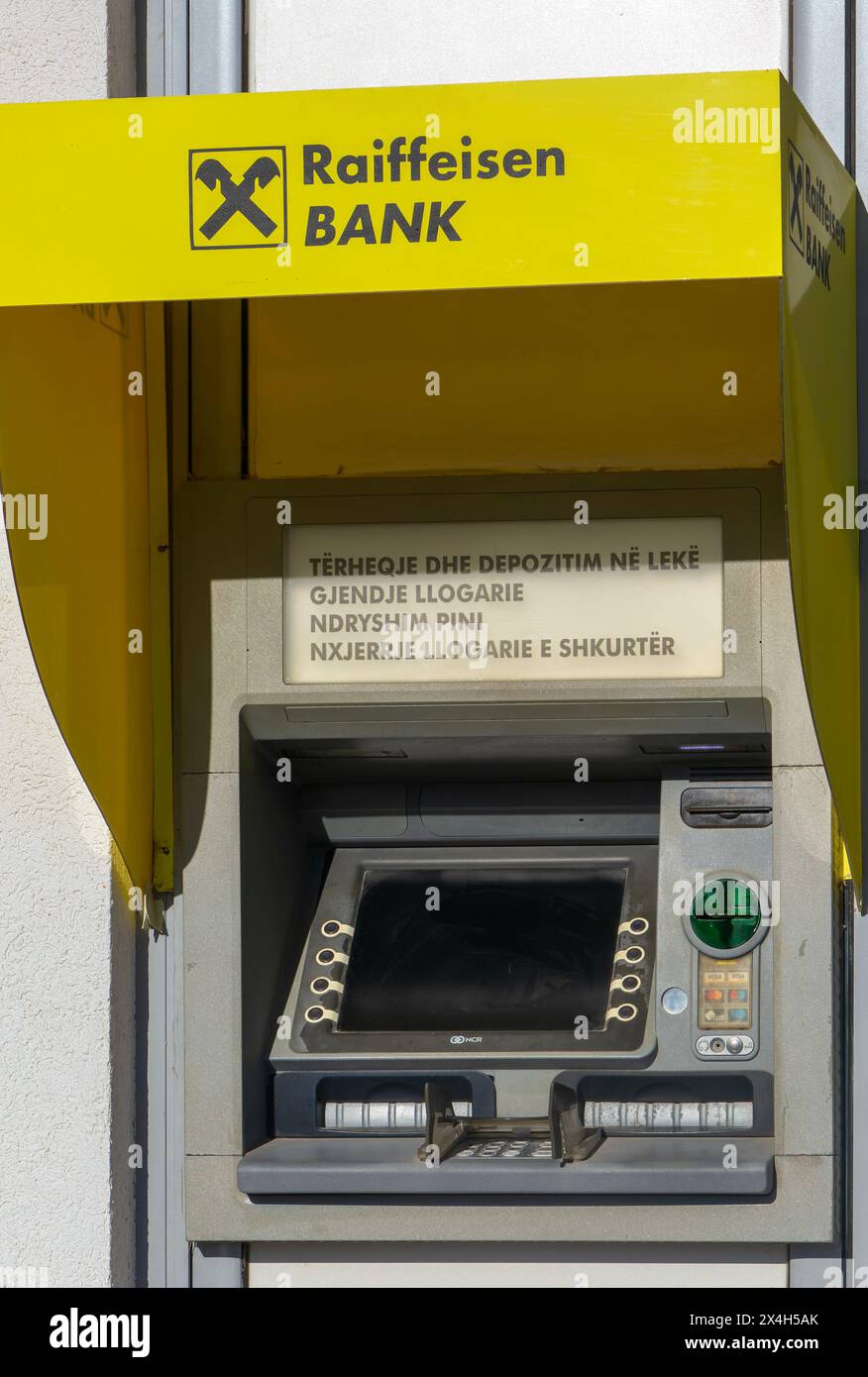 Atm machine in use hi-res stock photography and images - Page 29 - Alamy