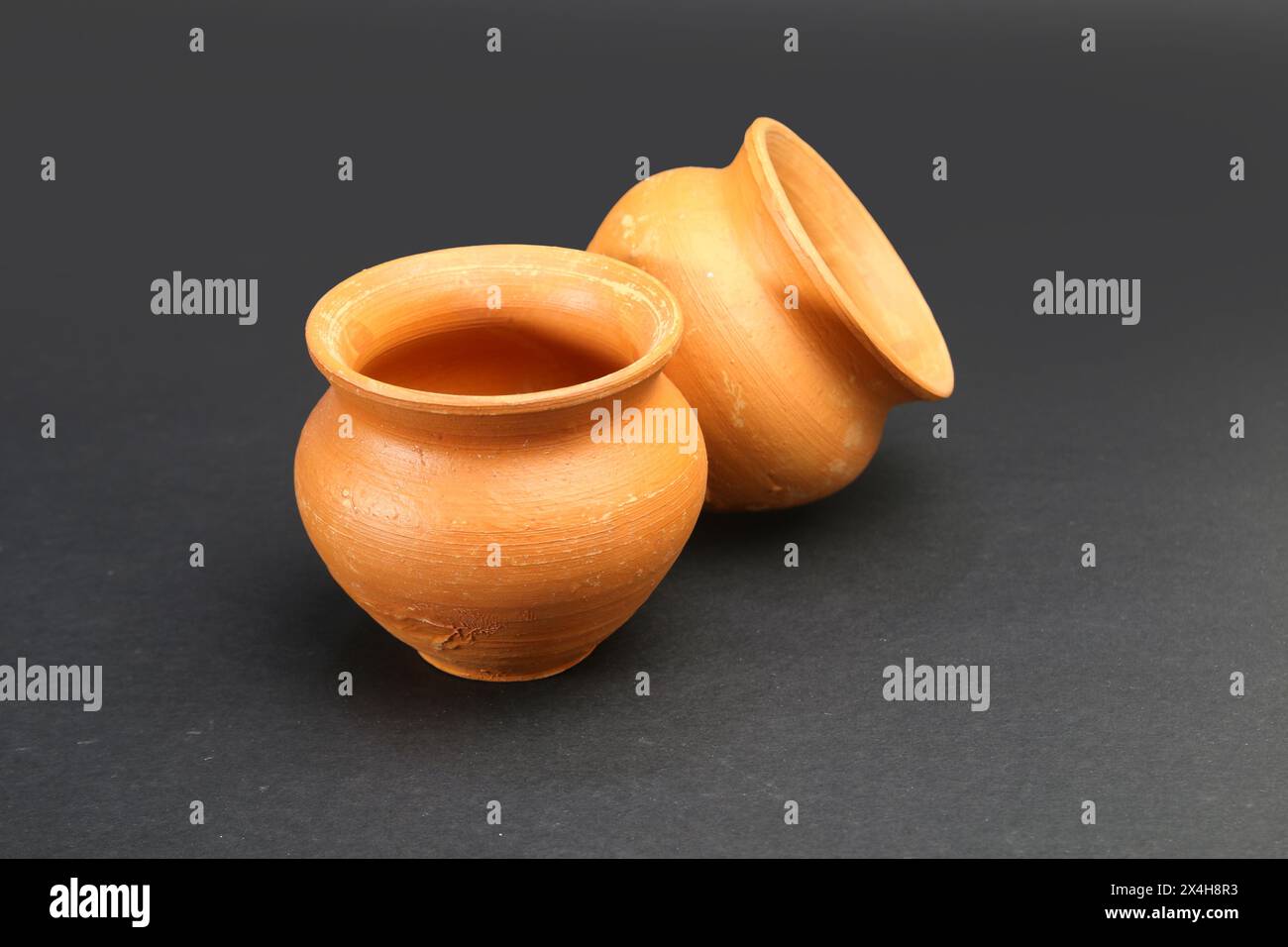Pottery traditional clay pot hi-res stock photography and images - Alamy