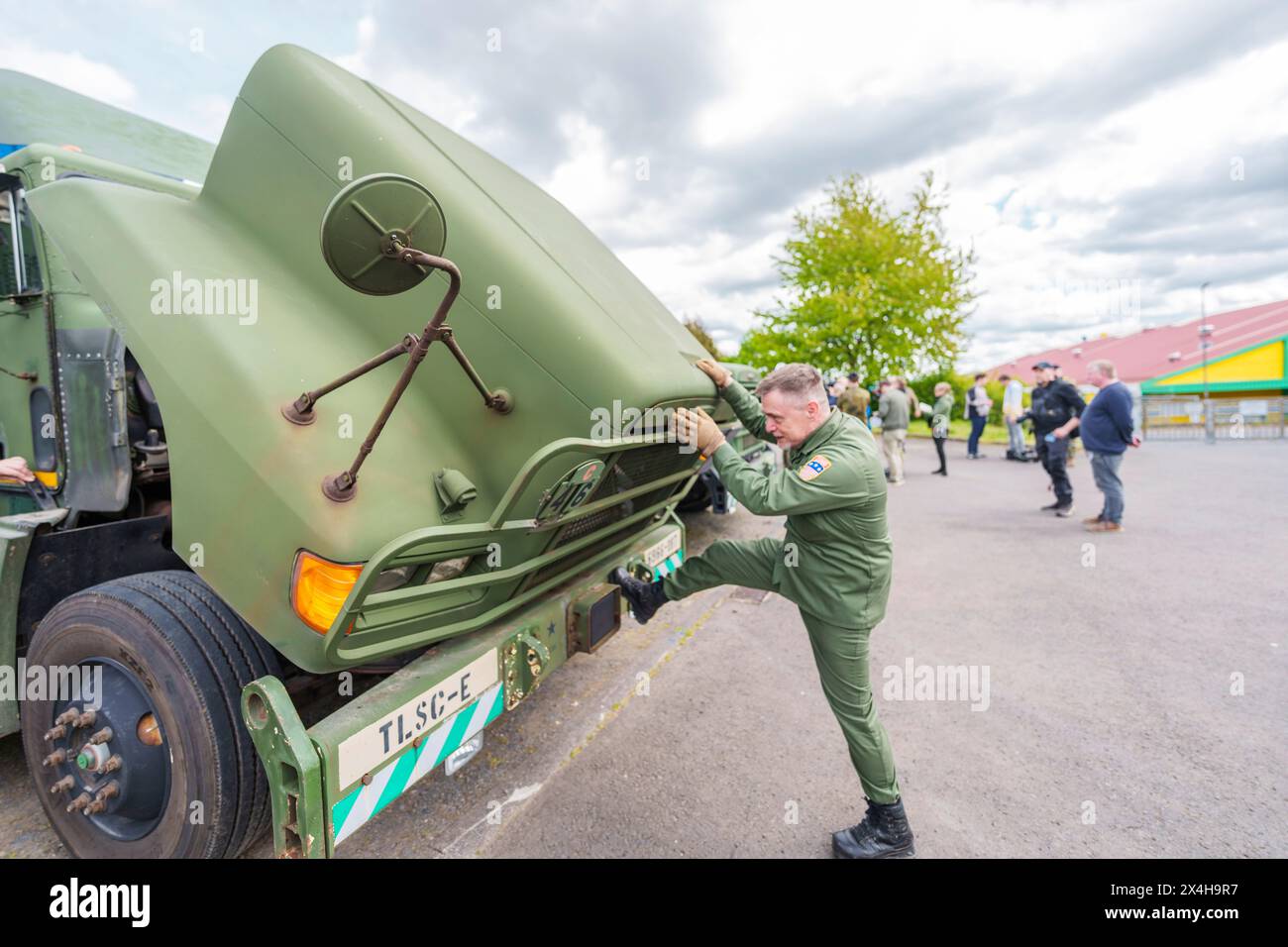 27 April 2024, Hesse, Alsfeld: US Army vehicles are on display during ...