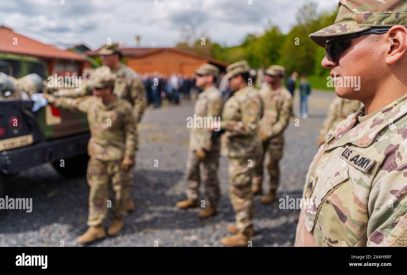 27 April 2024, Hesse, Alsfeld: US Army soldiers are involved in the ...