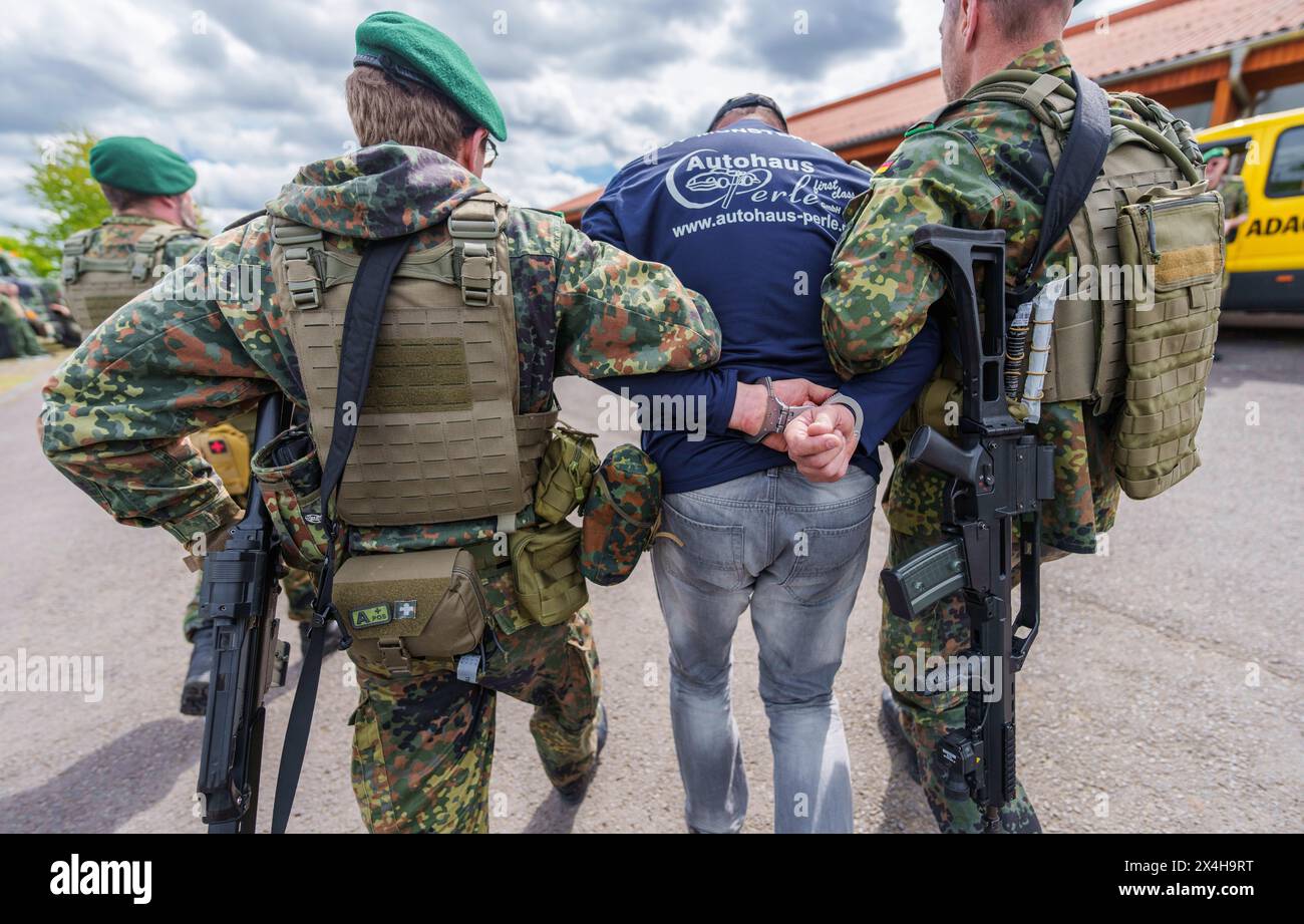 27 April 2024, Hesse, Alsfeld: The exercise shows how a man who has ...