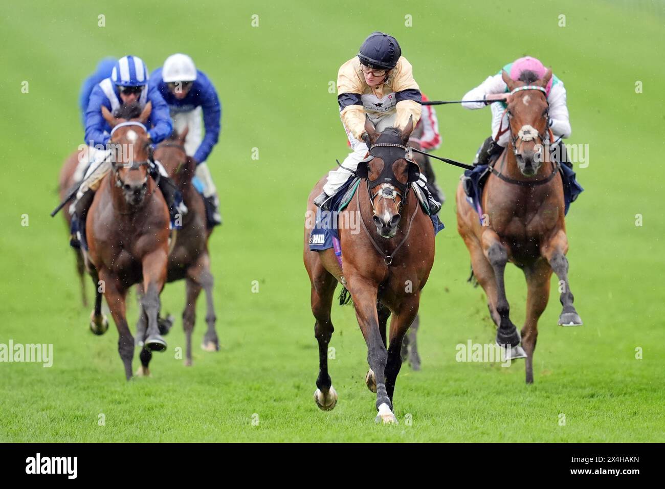 Outbox ridden by Hollie Doyle (centre) on their way to winning the William Hill Jockey Clu Stakes on day one of The QIPCO Guineas Festival at Newmarket Racecourse, Suffolk. Picture date: Friday May 3, 2024. Stock Photo