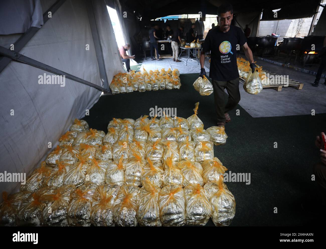 Gaza world central kitchen hi-res stock photography and images - Alamy