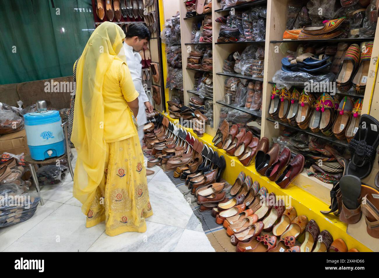 rajasthani shoes mens