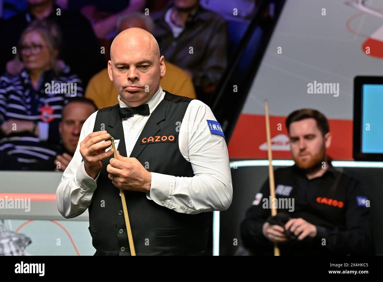 Stuart Bingham chalks his cue, during the Cazoo World Championships 2024 at Crucible Theatre, Sheffield, United Kingdom, 3rd May 2024  (Photo by Cody Froggatt/News Images) Stock Photo