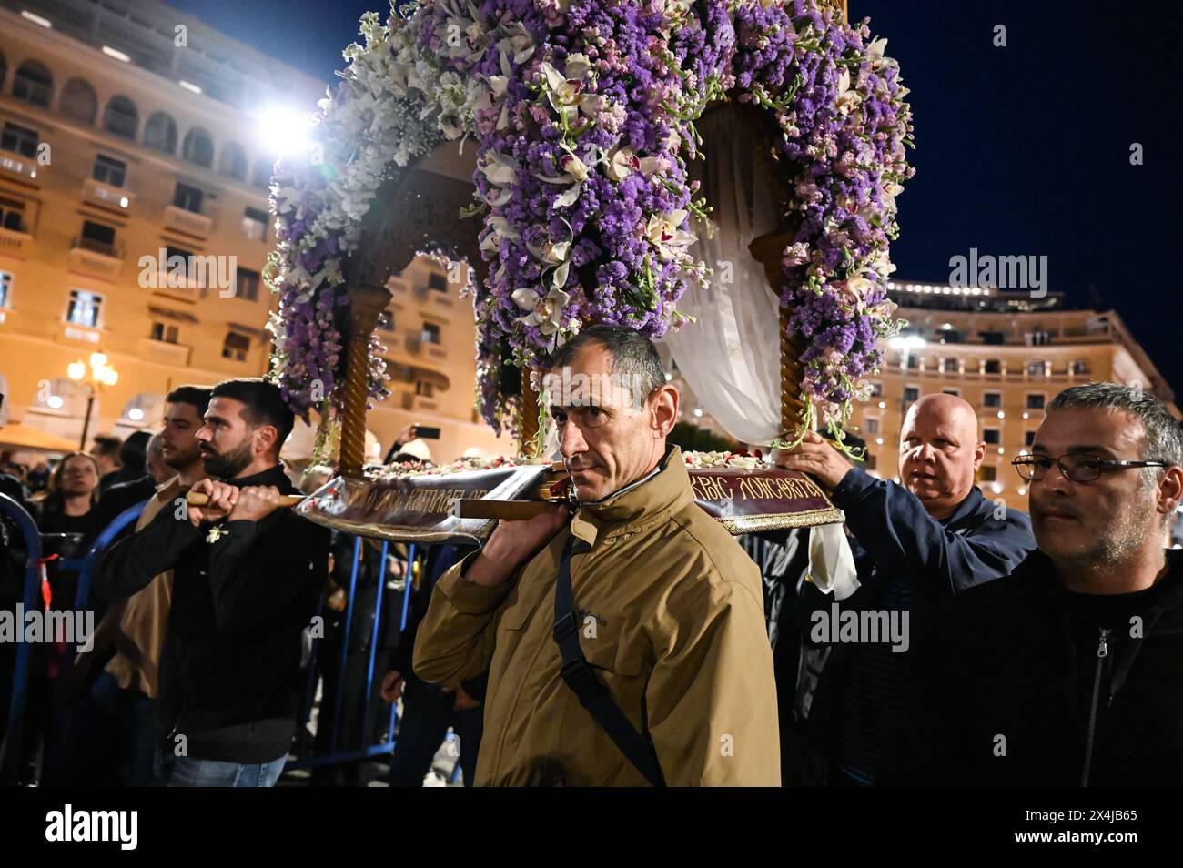 May 3, 2024: Men carry an Epitaph during the procession of Jesus' funeral bier, ''Epitaph'' in Greek, at Aristotelous Square. (Credit Image: © Giannis Papanikos/ZUMA Press Wire) EDITORIAL USAGE ONLY! Not for Commercial USAGE! Credit: ZUMA Press, Inc./Alamy Live News Stock Photo