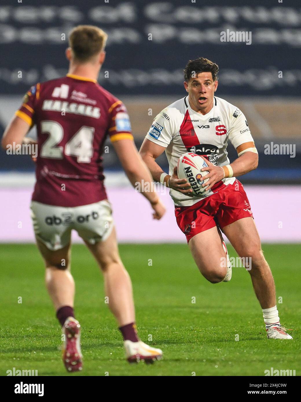 Shane Wright of Salford Red Devils makes a break during the Betfred Super League Round 10 match Huddersfield Giants vs Salford Red Devils at John Smith's Stadium, Huddersfield, United Kingdom, 3rd May 2024  (Photo by Craig Thomas/News Images) Stock Photo