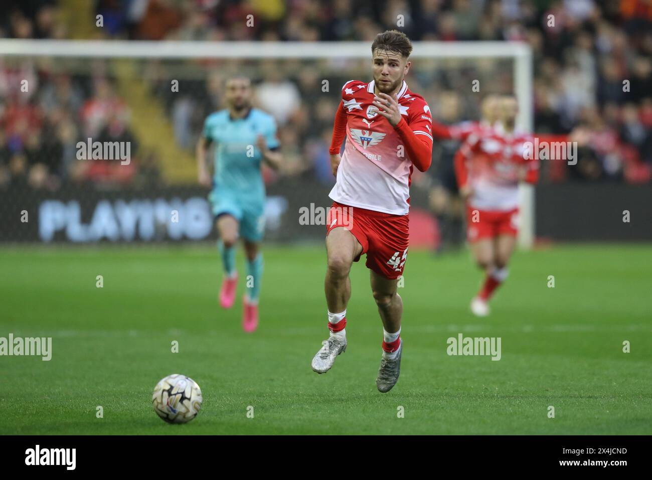 John Mcatee of Barnsley breaks with the ball during the Sky Bet League 1 Sky Bet League 1 Promotion Play-offs Semi-final first leg match Barnsley vs Bolton Wanderers at Oakwell, Barnsley, United Kingdom, 3rd May 2024  (Photo by Alfie Cosgrove/News Images) Stock Photo