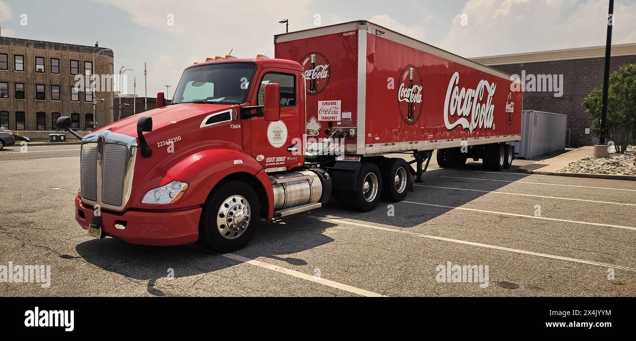 Coca cola truck lorry usa hi-res stock photography and images - Alamy