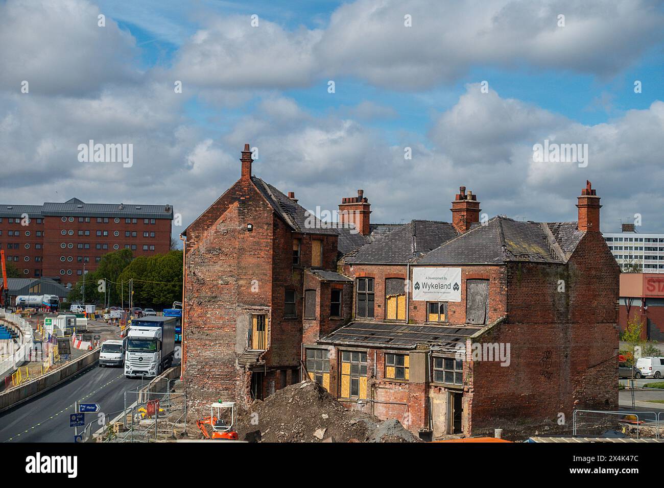 Castle Buildings,Historic building being renovated, Castle Buildings, a grade two-listed property in Waterhouse Lane.Next to,A63,Hull,England,Construc Stock Photo