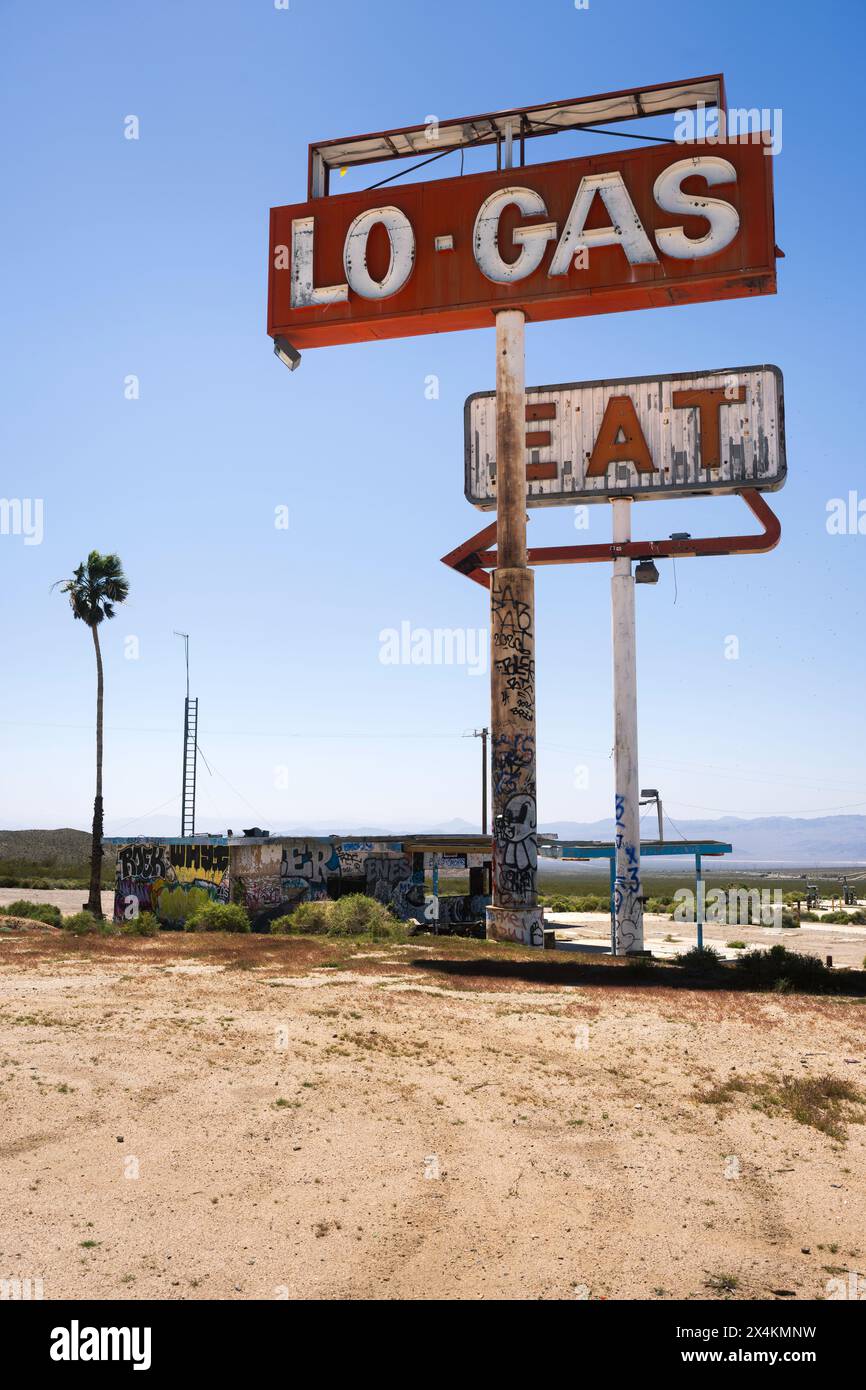 Abandoned Gas Station and Diner near Barstow, California Stock Photo Alamy