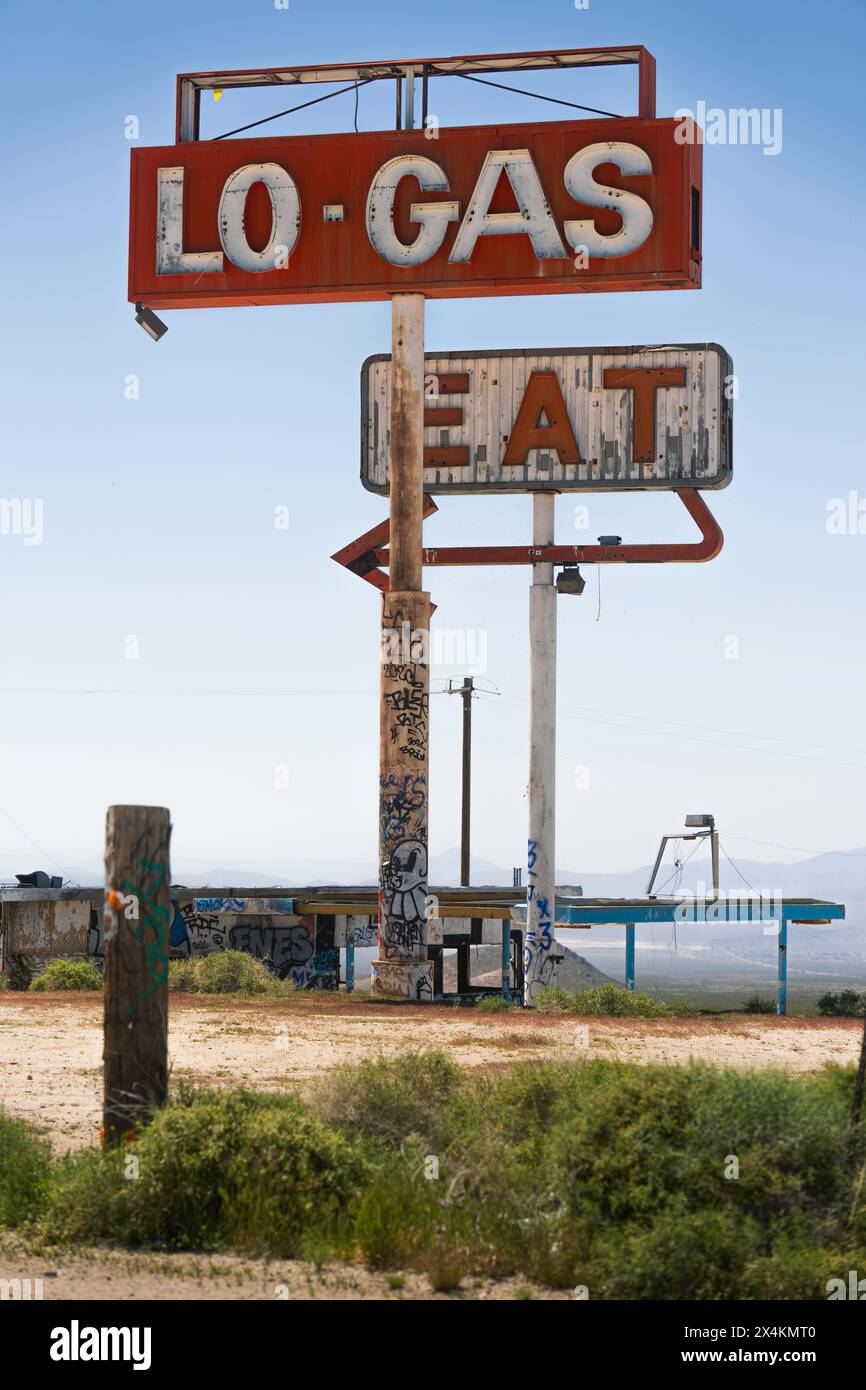 Abandoned Gas Station and Diner near Barstow, California Stock Photo Alamy