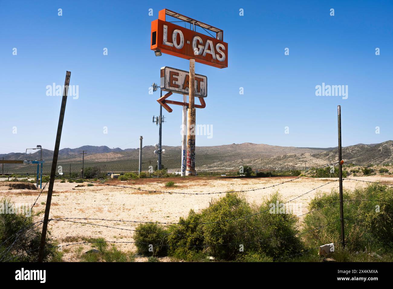 Abandoned Gas Station and Diner near Barstow, California Stock Photo Alamy