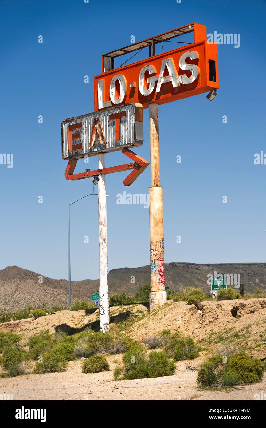 Abandoned Gas Station and Diner near Barstow, California Stock Photo Alamy
