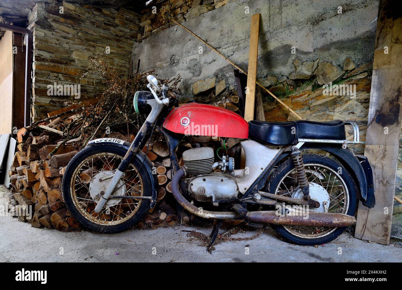 Motorbike wheels hi-res stock photography and images - Alamy