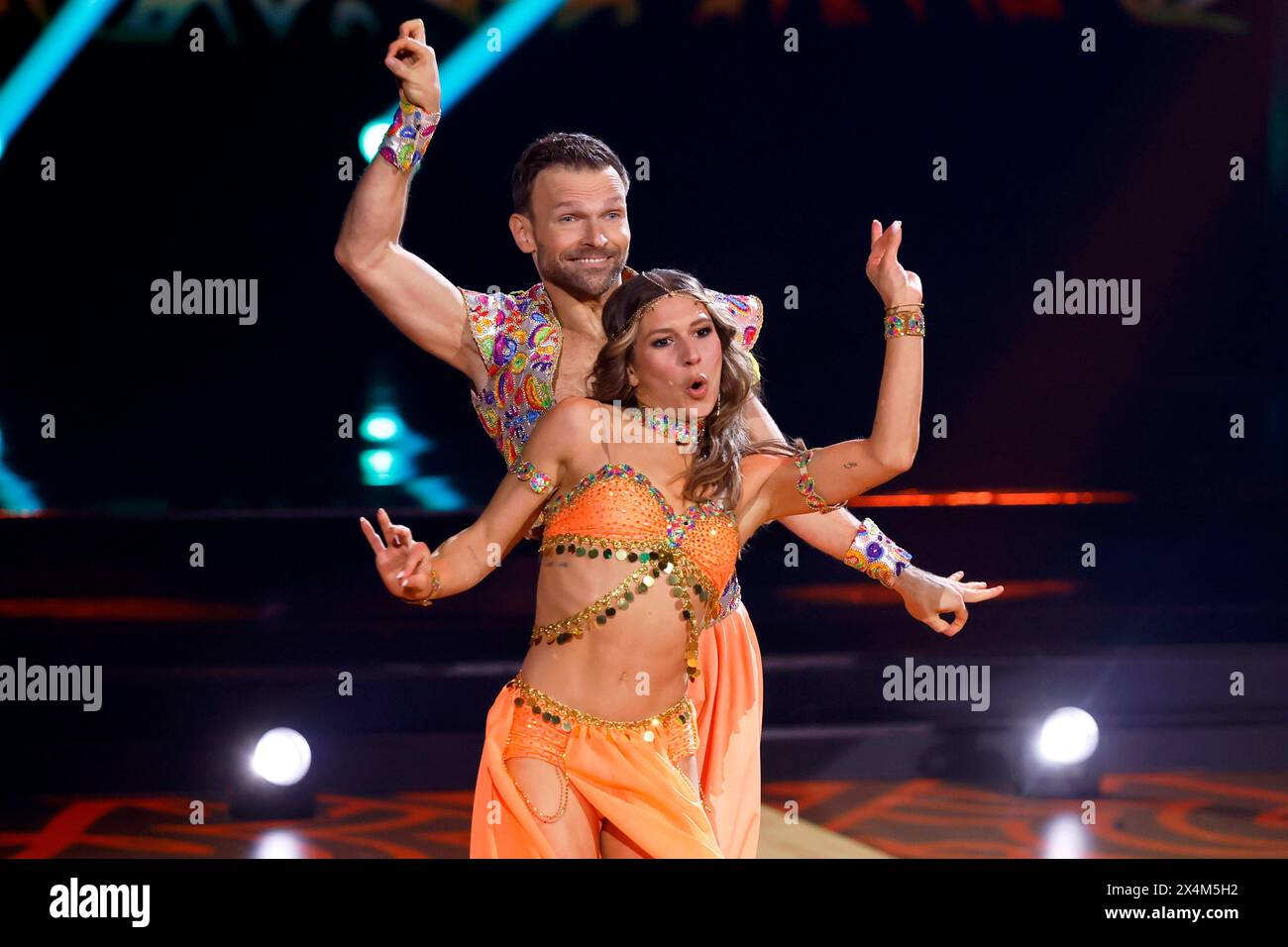 Sportmoderatorin Jana Wosnitza und Tänzer Vadim Garbuzov in der neunten  Live-Show bei der 17. Staffel der RTL-Tanzshow Let s Dance im MMC Coloneum.  Köln, 03.05.2024 NRW Deutschland *** Sports presenter Jana Wosnitza