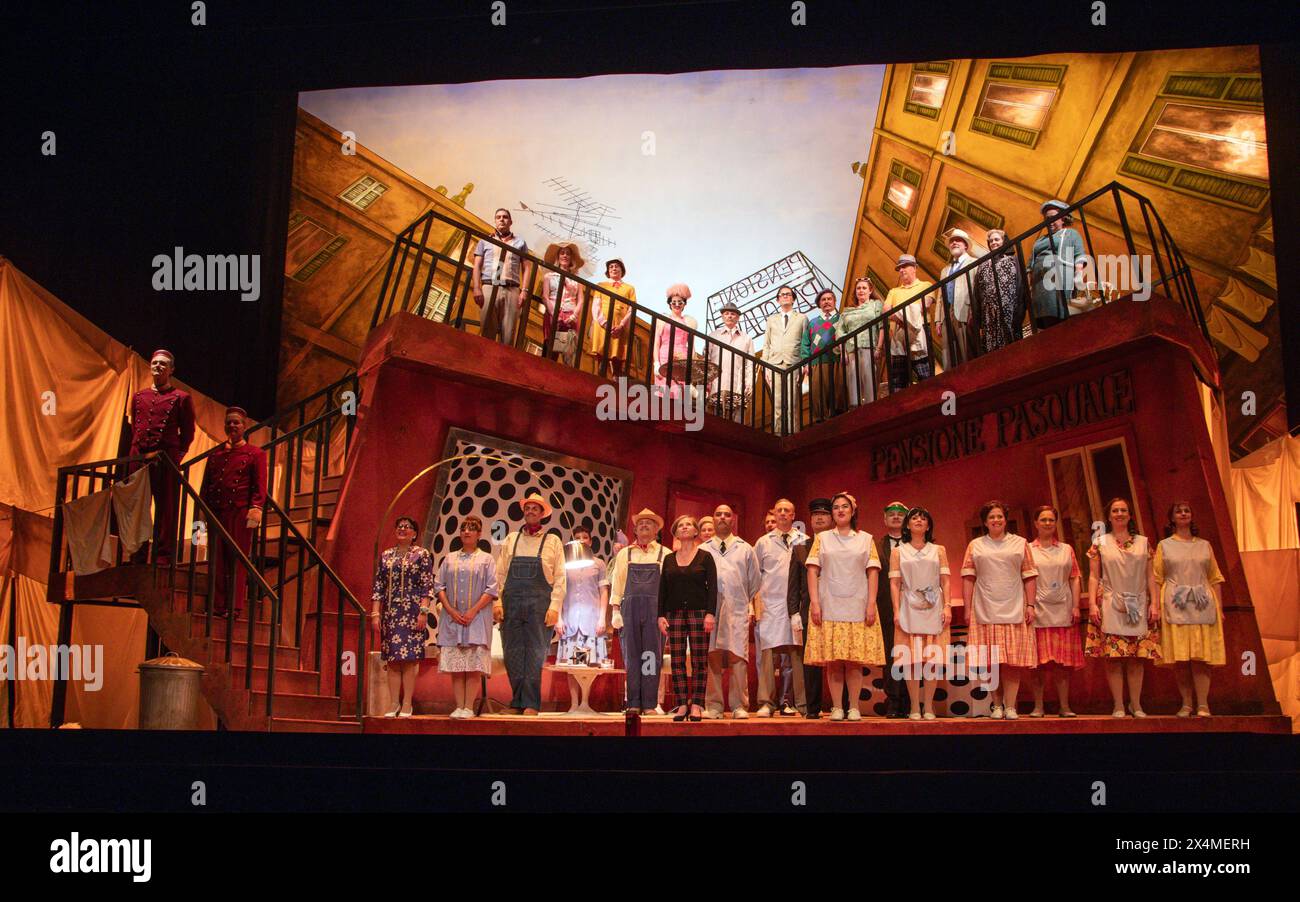 curtain call, Donizetti's Don Pasquale, Canadian Opera Company, Four Seasons Centre for the Performing Arts, Toronto, Canada Stock Photo