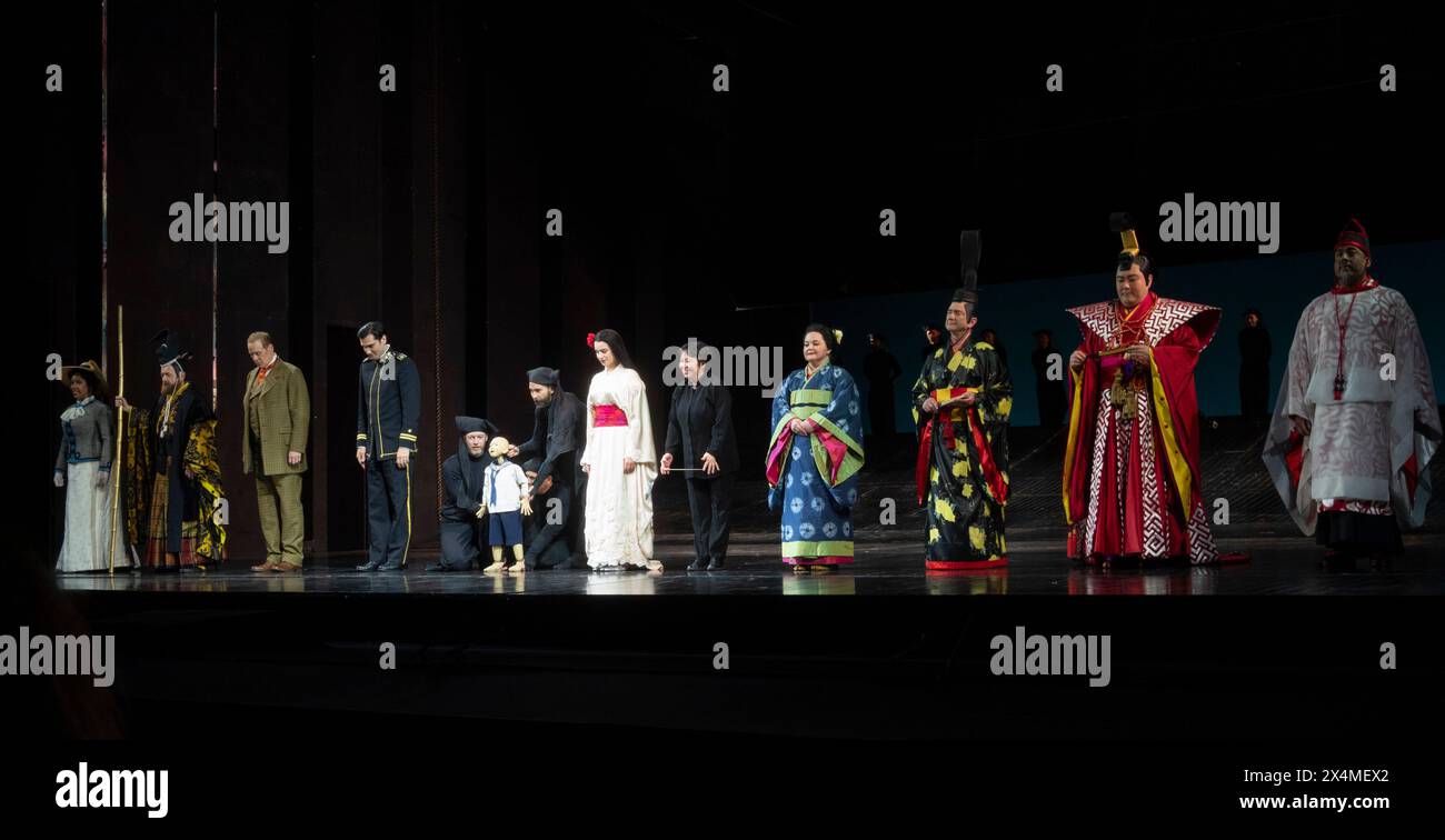 curtain call, cast of Madama Butterfly by Puccini, Metropolitan Opera House, New York City, USA Stock Photo