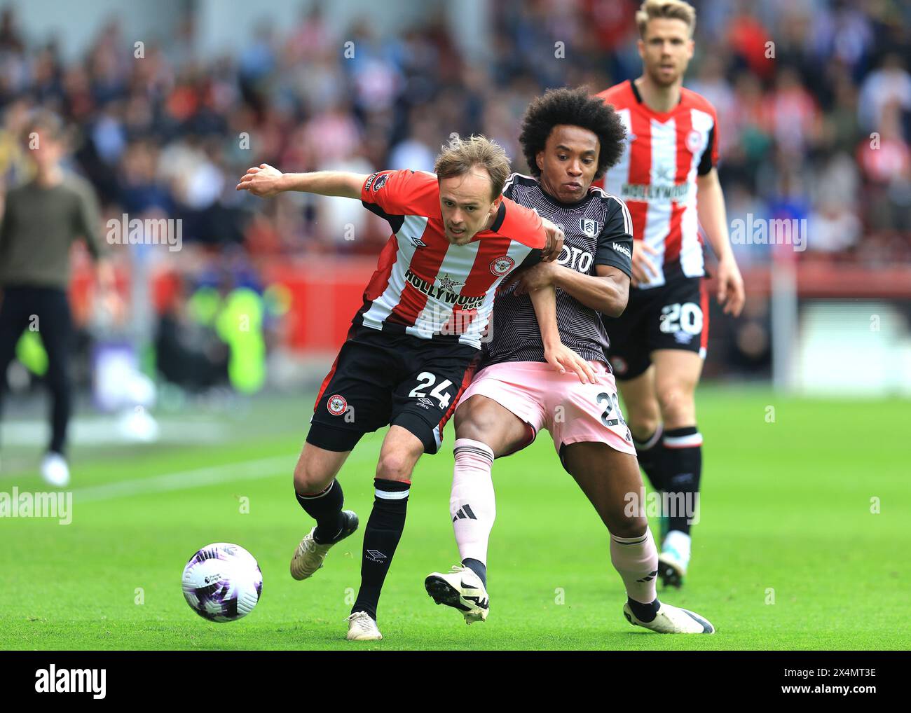 London, UK. 4th May, 2024. Mikkel Damsgaard of Brentford and Willian of Fulham challenge for the ball during the Premier League match at Gtech Community Stadium, London. Picture credit should read: Paul Terry/Sportimage Credit: Sportimage Ltd/Alamy Live News Stock Photo