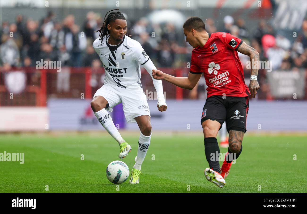 Molenbeek, Belgium. 04th May, 2024. Charleroi's Jeremy Petris and Rwdm's Carlos Alberto fight for the ball during a soccer match between RWD Molenbeek and Sporting Charleroi, Saturday 04 May 2024 in Charleroi, on day 5 of the 2023-2024 'Jupiler Pro League - Relegation Play-offs. BELGA PHOTO VIRGINIE LEFOUR Credit: Belga News Agency/Alamy Live News Stock Photo