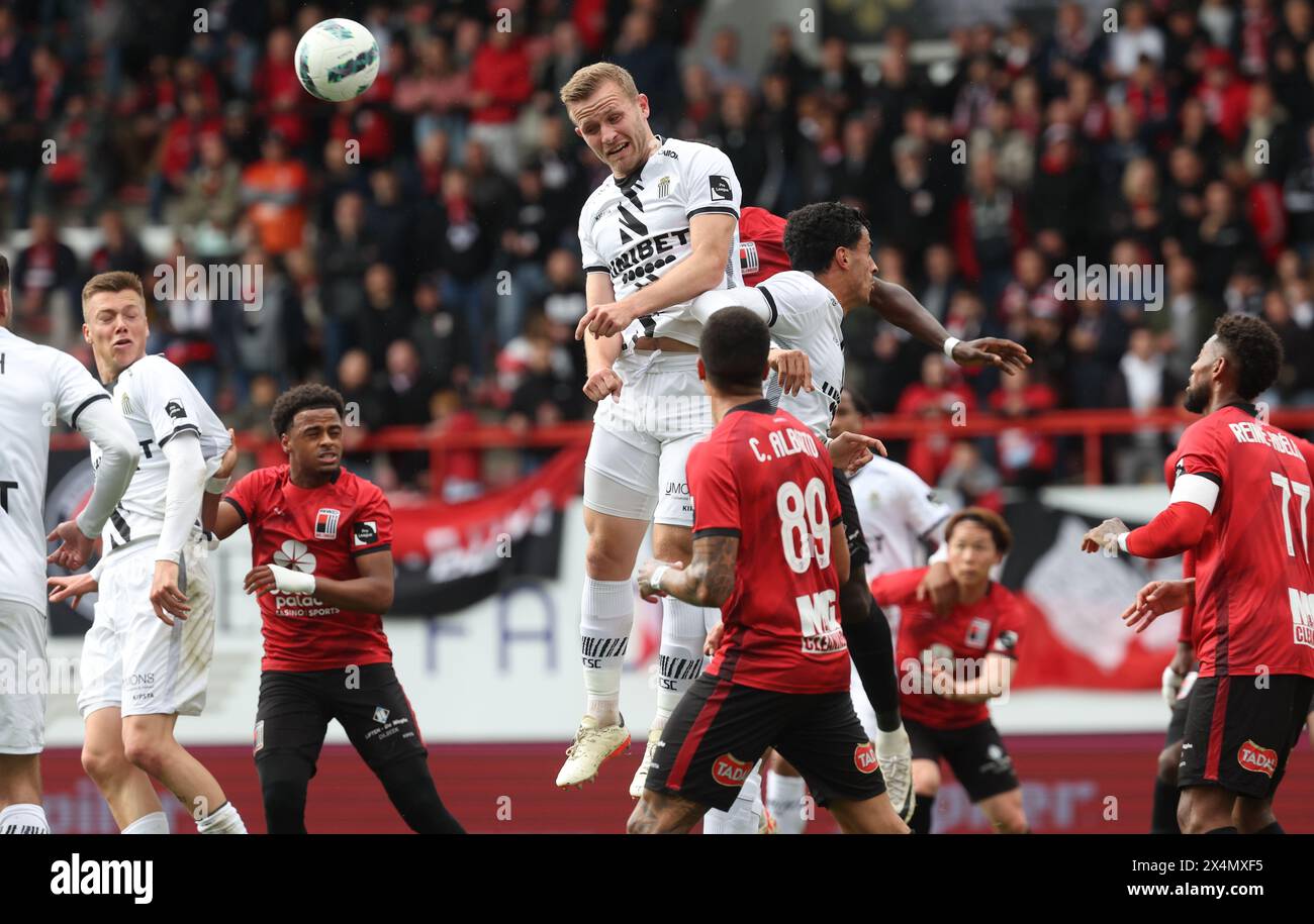 Molenbeek, Belgium. 04th May, 2024. Charleroi's Jonas Bager fight for the ball during a soccer match between RWD Molenbeek and Sporting Charleroi, Saturday 04 May 2024 in Charleroi, on day 5 of the 2023-2024 'Jupiler Pro League - Relegation Play-offs. BELGA PHOTO VIRGINIE LEFOUR Credit: Belga News Agency/Alamy Live News Stock Photo